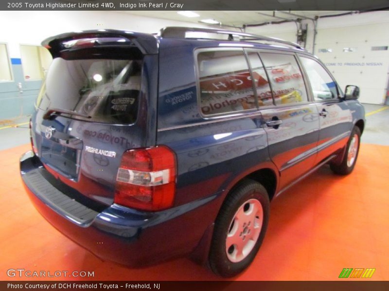 Indigo Ink Pearl / Gray 2005 Toyota Highlander Limited 4WD