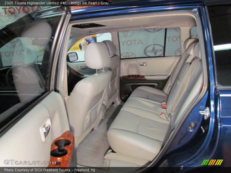 Indigo Ink Pearl / Gray 2005 Toyota Highlander Limited 4WD