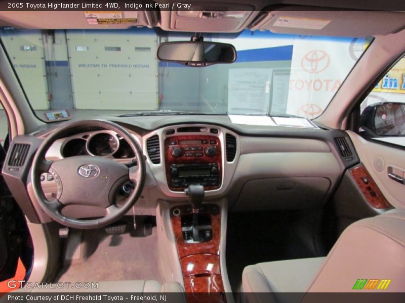 Indigo Ink Pearl / Gray 2005 Toyota Highlander Limited 4WD