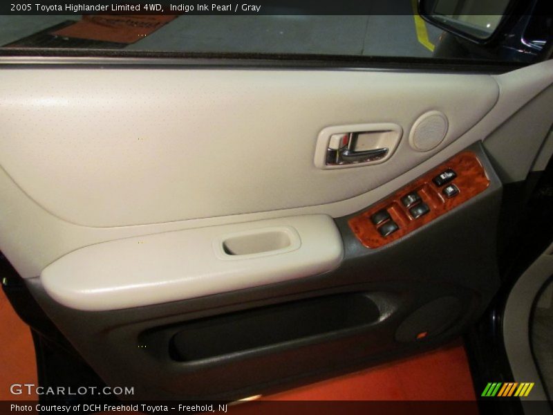 Indigo Ink Pearl / Gray 2005 Toyota Highlander Limited 4WD