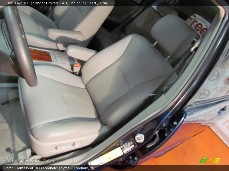 Indigo Ink Pearl / Gray 2005 Toyota Highlander Limited 4WD
