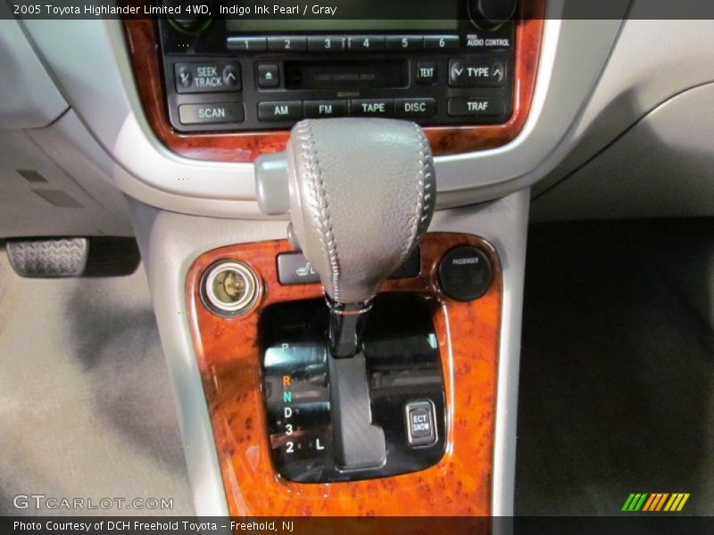 Indigo Ink Pearl / Gray 2005 Toyota Highlander Limited 4WD