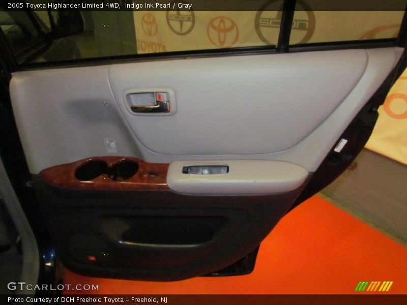 Indigo Ink Pearl / Gray 2005 Toyota Highlander Limited 4WD