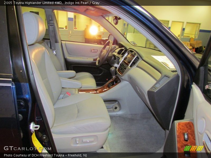 Indigo Ink Pearl / Gray 2005 Toyota Highlander Limited 4WD