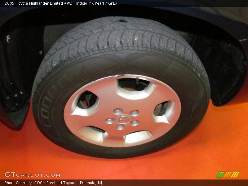 Indigo Ink Pearl / Gray 2005 Toyota Highlander Limited 4WD