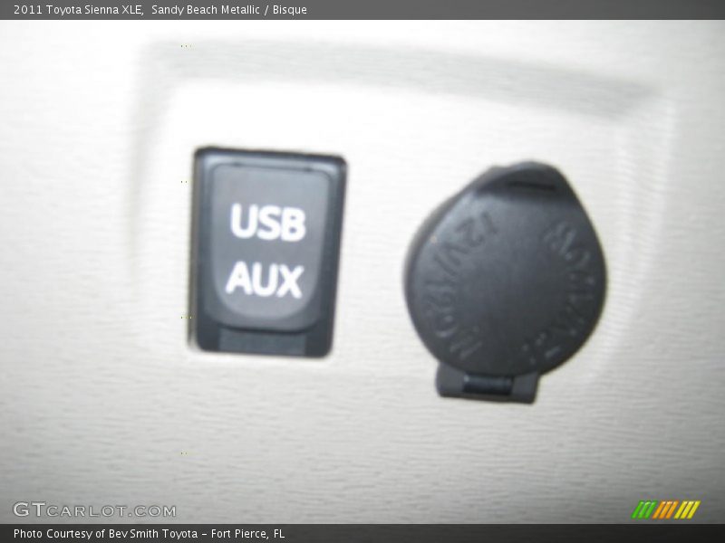 Sandy Beach Metallic / Bisque 2011 Toyota Sienna XLE