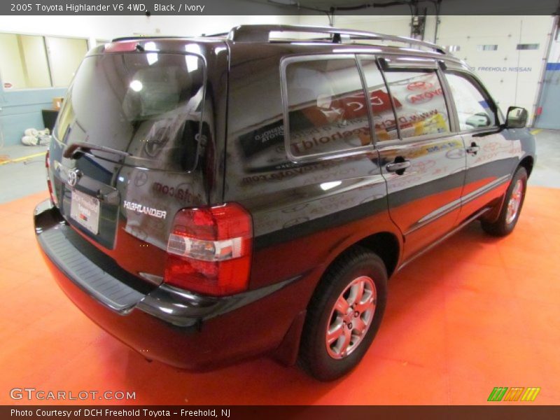 Black / Ivory 2005 Toyota Highlander V6 4WD