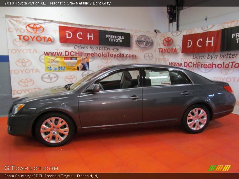 Magnetic Gray Metallic / Light Gray 2010 Toyota Avalon XLS