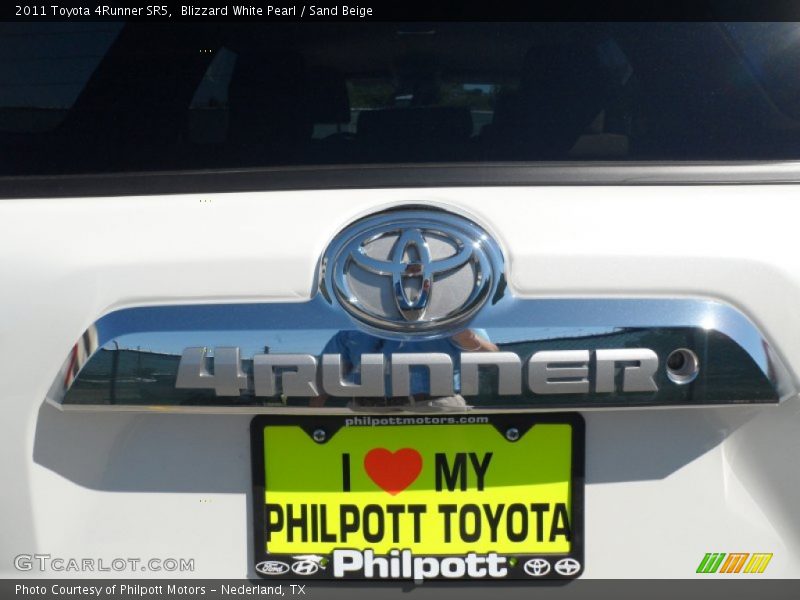 Blizzard White Pearl / Sand Beige 2011 Toyota 4Runner SR5
