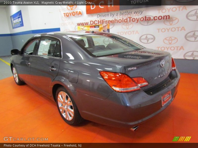 Magnetic Gray Metallic / Light Gray 2010 Toyota Avalon XLS