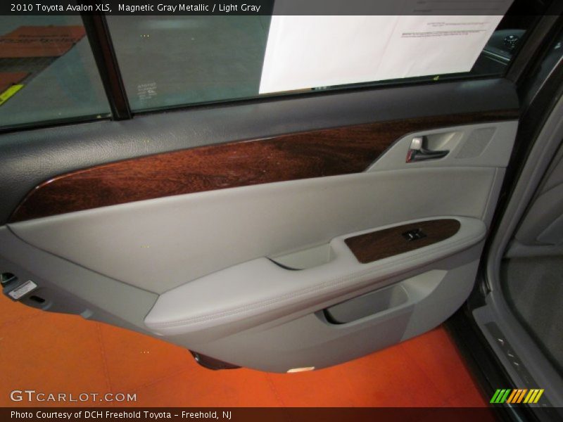 Magnetic Gray Metallic / Light Gray 2010 Toyota Avalon XLS