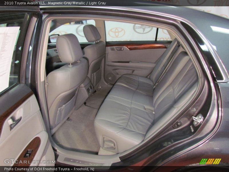 Magnetic Gray Metallic / Light Gray 2010 Toyota Avalon XLS