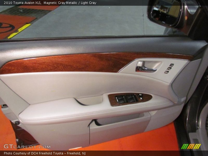 Magnetic Gray Metallic / Light Gray 2010 Toyota Avalon XLS