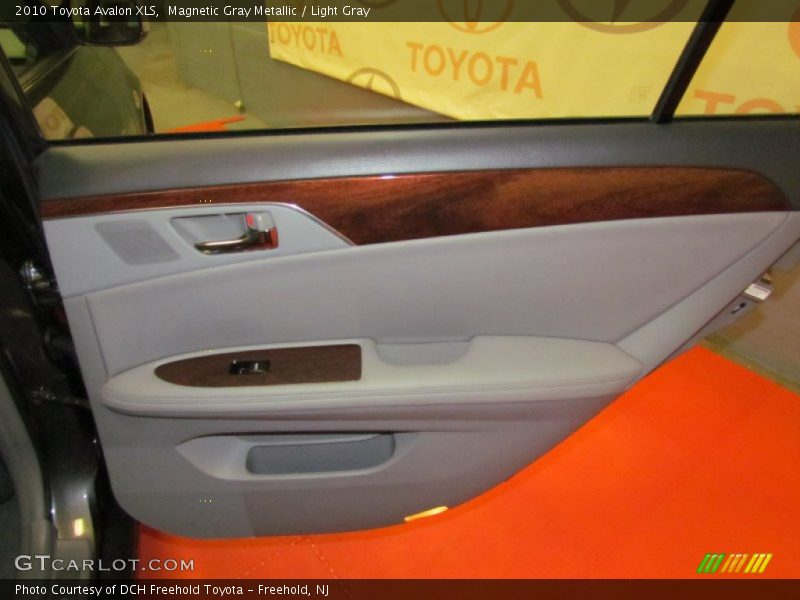 Magnetic Gray Metallic / Light Gray 2010 Toyota Avalon XLS