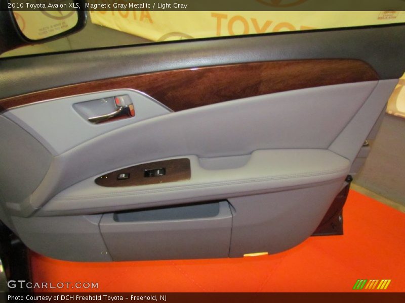 Magnetic Gray Metallic / Light Gray 2010 Toyota Avalon XLS
