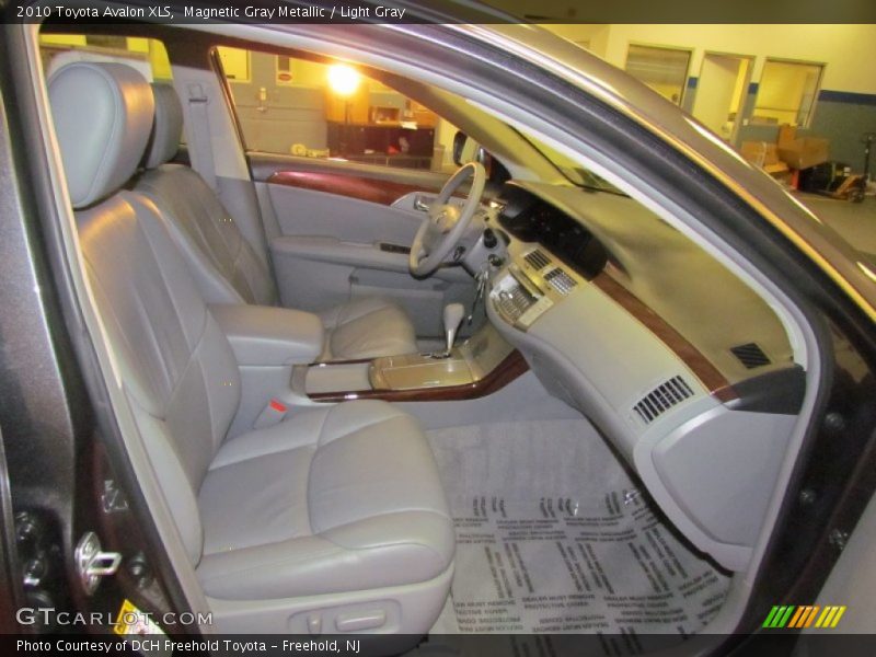Magnetic Gray Metallic / Light Gray 2010 Toyota Avalon XLS