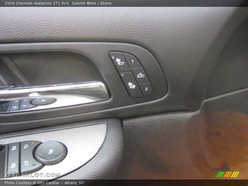 Summit White / Ebony 2009 Chevrolet Avalanche Z71 4x4
