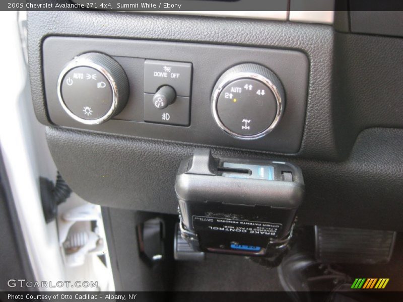 Summit White / Ebony 2009 Chevrolet Avalanche Z71 4x4