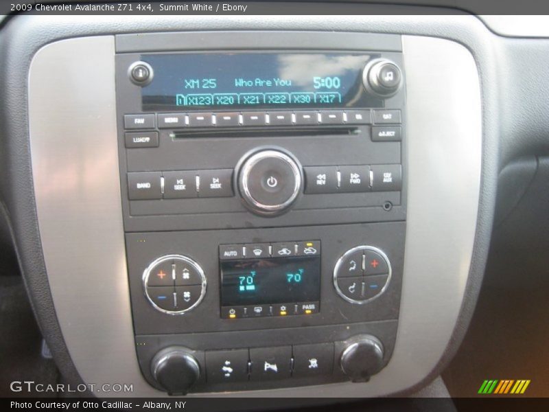 Summit White / Ebony 2009 Chevrolet Avalanche Z71 4x4