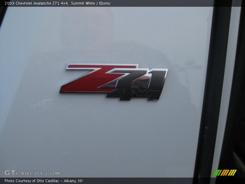 Summit White / Ebony 2009 Chevrolet Avalanche Z71 4x4