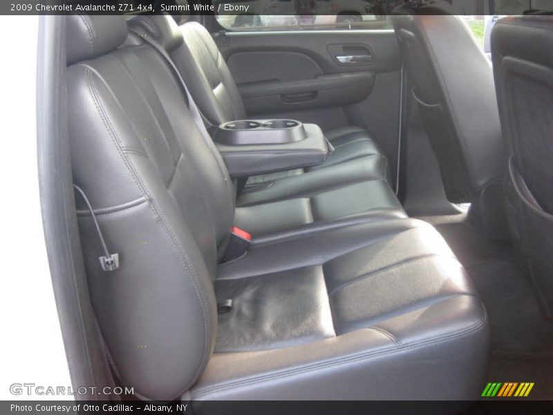 Summit White / Ebony 2009 Chevrolet Avalanche Z71 4x4