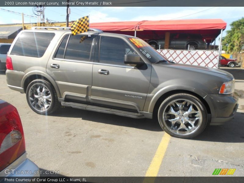 Mineral Grey Metallic / Black 2003 Lincoln Navigator Luxury