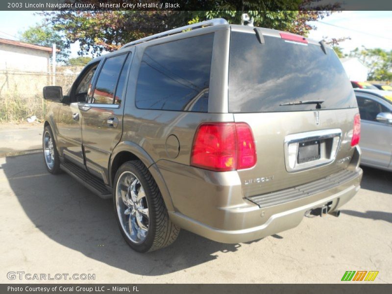 Mineral Grey Metallic / Black 2003 Lincoln Navigator Luxury