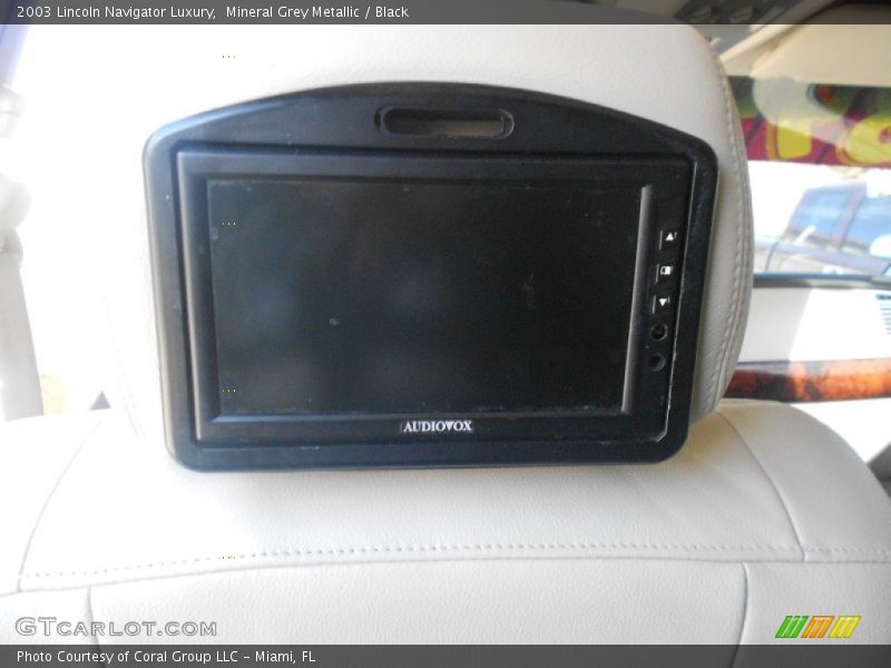 Mineral Grey Metallic / Black 2003 Lincoln Navigator Luxury