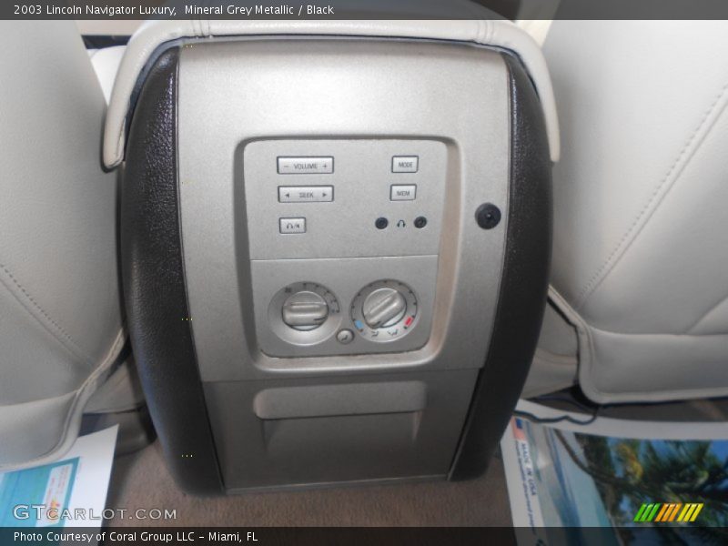 Mineral Grey Metallic / Black 2003 Lincoln Navigator Luxury