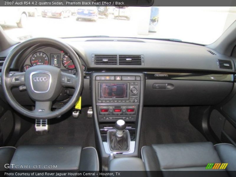 Dashboard of 2007 RS4 4.2 quattro Sedan