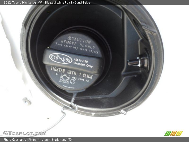 Blizzard White Pearl / Sand Beige 2012 Toyota Highlander V6
