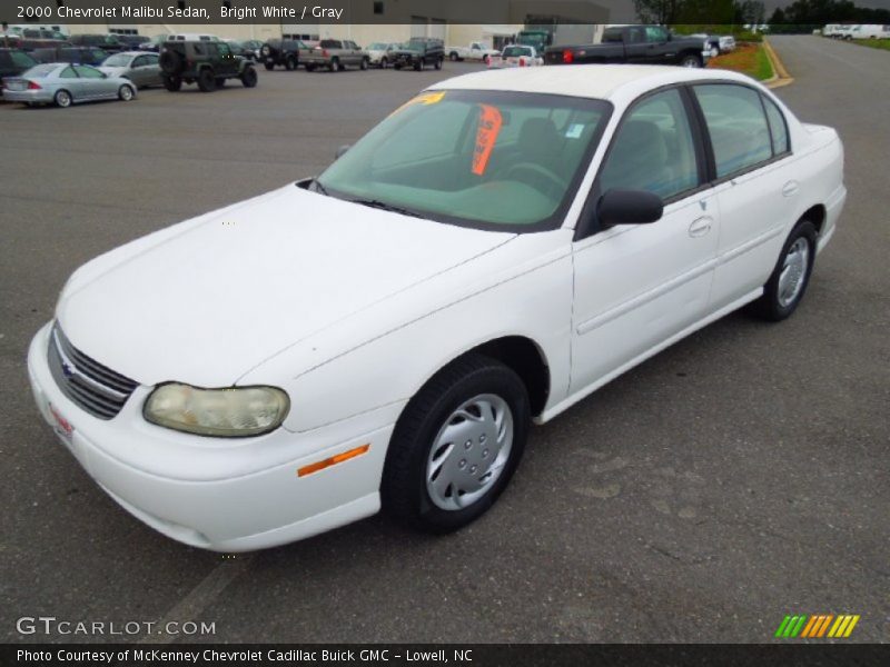 Bright White / Gray 2000 Chevrolet Malibu Sedan