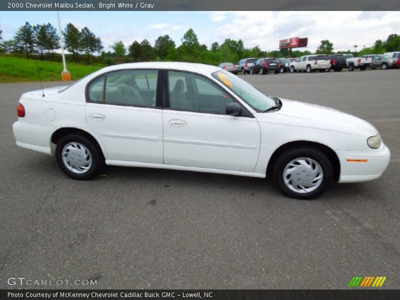 Bright White / Gray 2000 Chevrolet Malibu Sedan