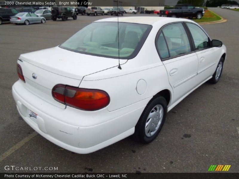 Bright White / Gray 2000 Chevrolet Malibu Sedan