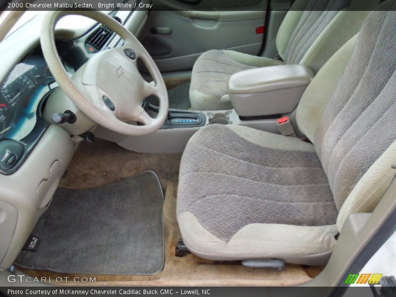 Bright White / Gray 2000 Chevrolet Malibu Sedan