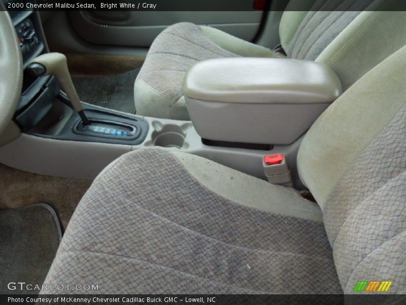 Bright White / Gray 2000 Chevrolet Malibu Sedan
