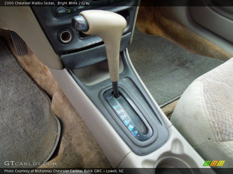 Bright White / Gray 2000 Chevrolet Malibu Sedan