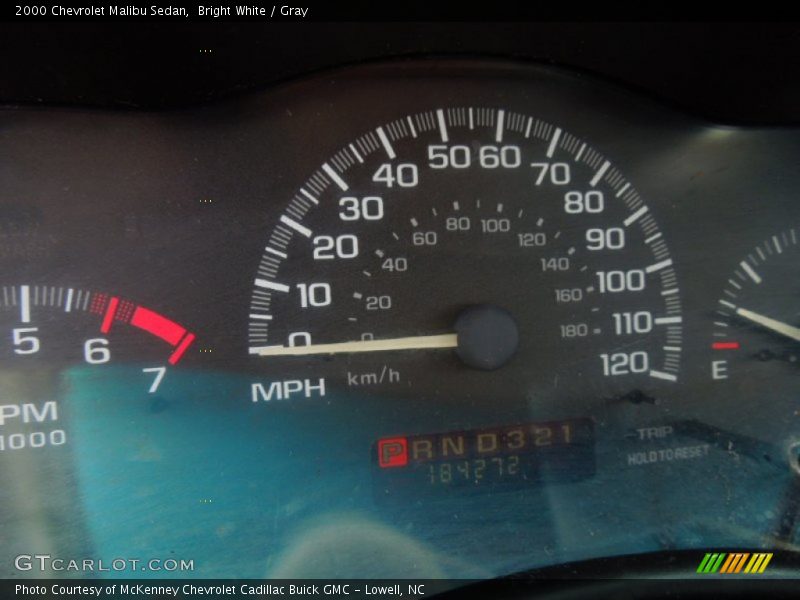 Bright White / Gray 2000 Chevrolet Malibu Sedan