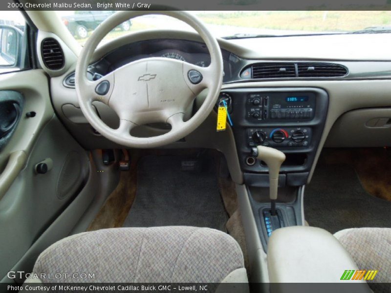 Bright White / Gray 2000 Chevrolet Malibu Sedan