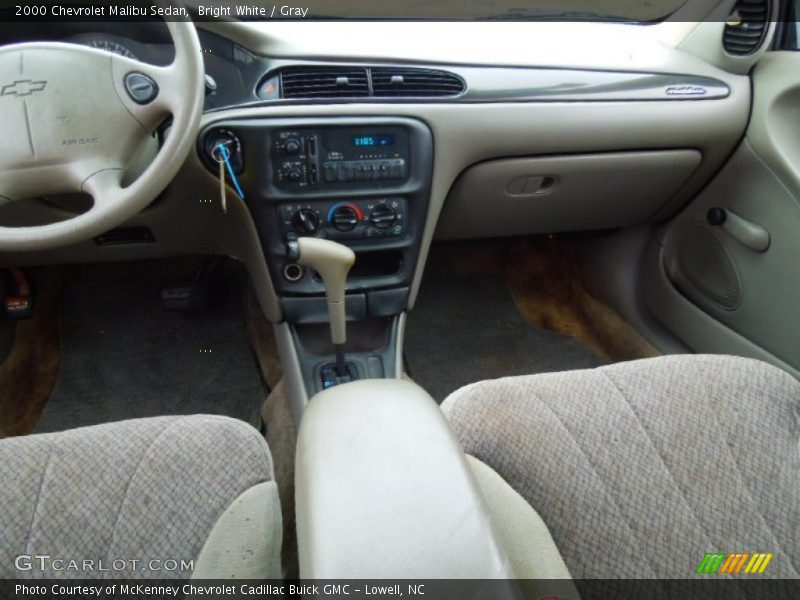 Bright White / Gray 2000 Chevrolet Malibu Sedan