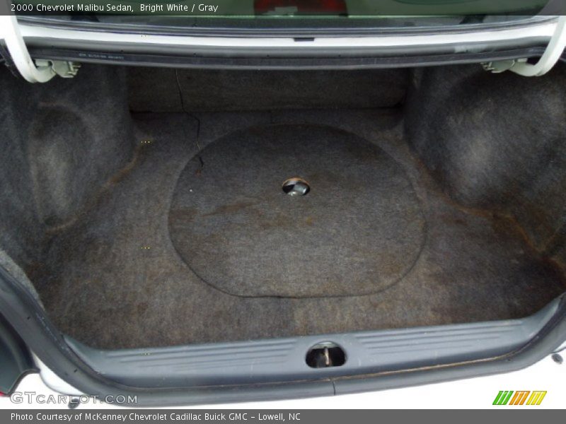 Bright White / Gray 2000 Chevrolet Malibu Sedan