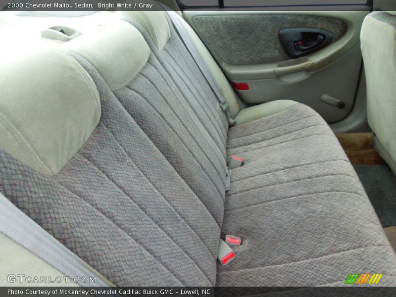 Bright White / Gray 2000 Chevrolet Malibu Sedan