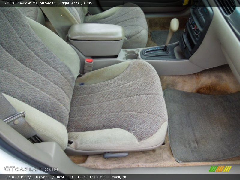 Bright White / Gray 2000 Chevrolet Malibu Sedan