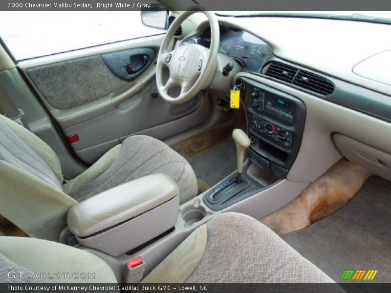 Bright White / Gray 2000 Chevrolet Malibu Sedan