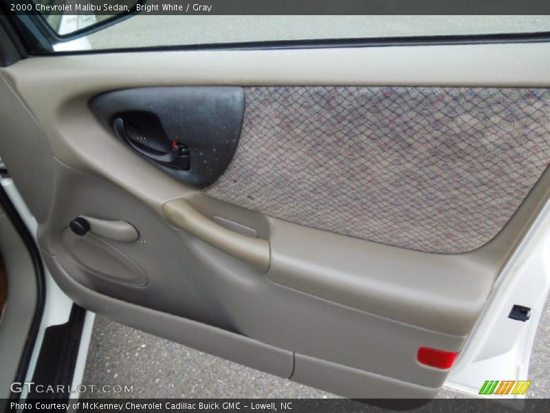 Bright White / Gray 2000 Chevrolet Malibu Sedan