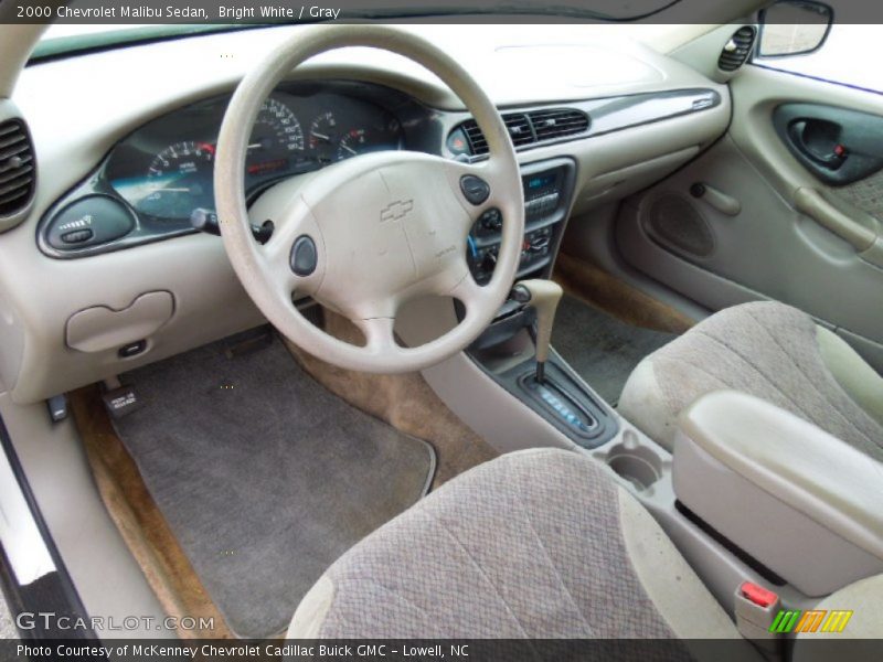 Bright White / Gray 2000 Chevrolet Malibu Sedan