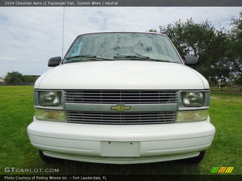 Summit White / Neutral 2004 Chevrolet Astro LS Passenger Van