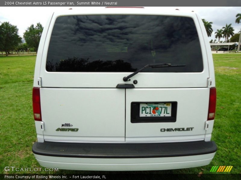 Summit White / Neutral 2004 Chevrolet Astro LS Passenger Van