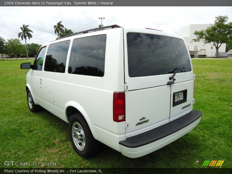 Summit White / Neutral 2004 Chevrolet Astro LS Passenger Van