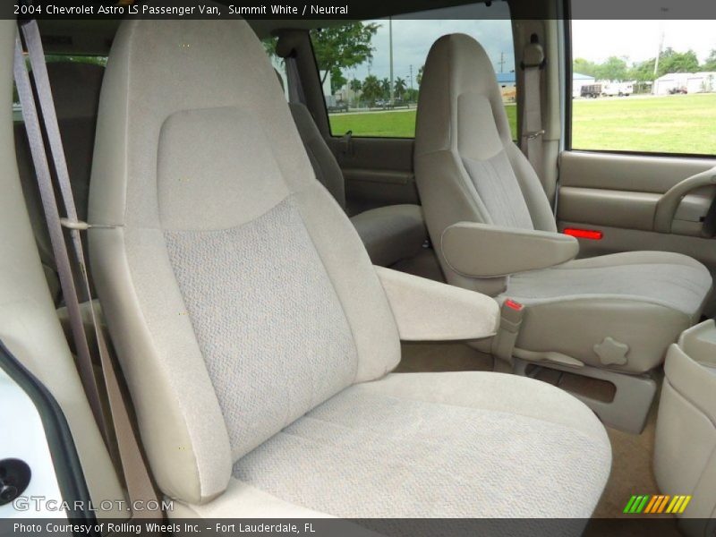  2004 Astro LS Passenger Van Neutral Interior